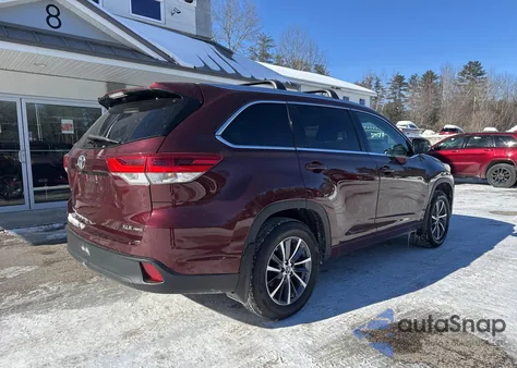 2017 Toyota Highlander Xle z USA, uszkodzony, nr VIN 5TDJZRFH2HS468798